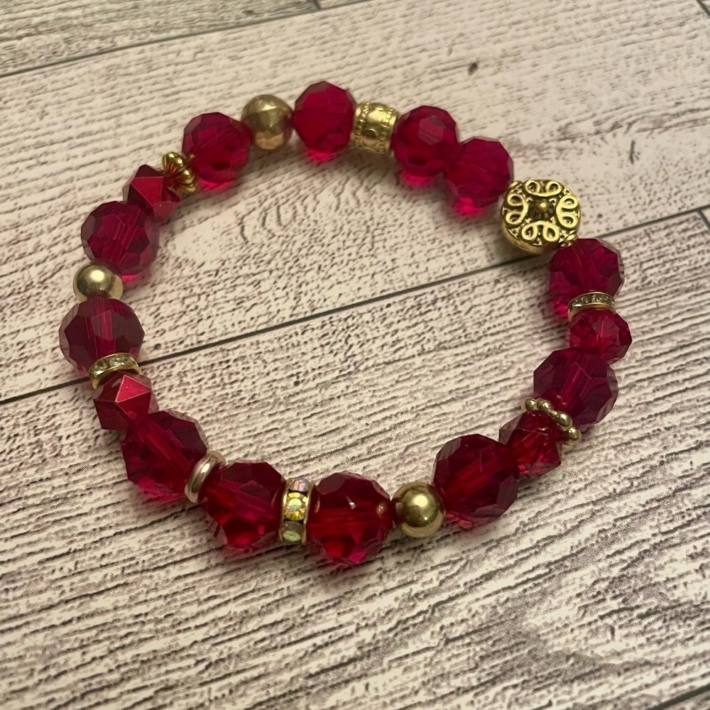 Red Crystal with gold details stretch bracelet, beaded festive, holiday - Picture 2 of 7